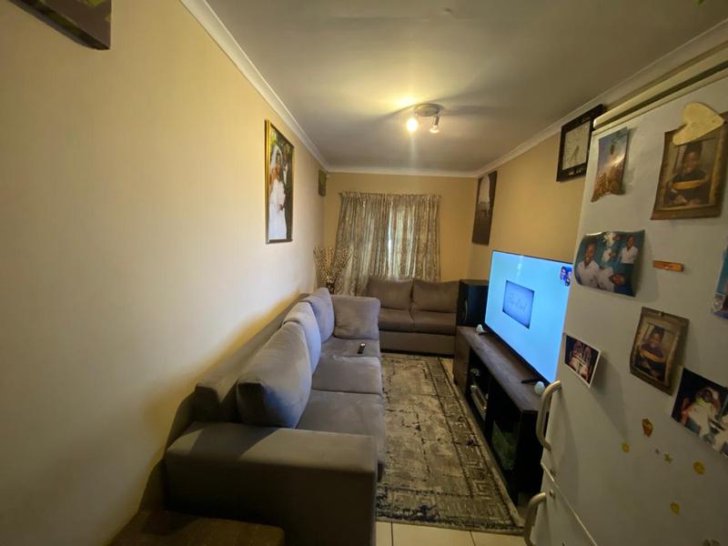 2 Bedroom Property for Sale in Goodwood Estate Western Cape